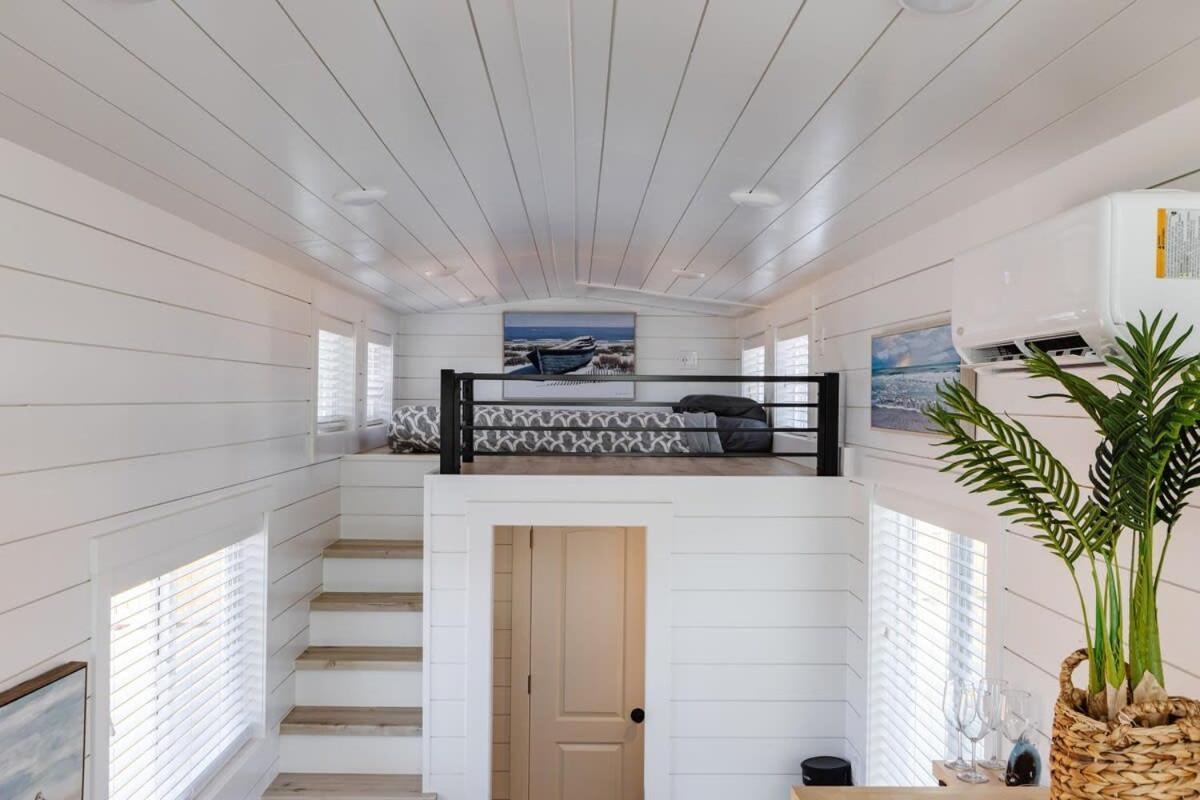 Modern Home With Private Hot Tub Apple Valley Экстерьер фото