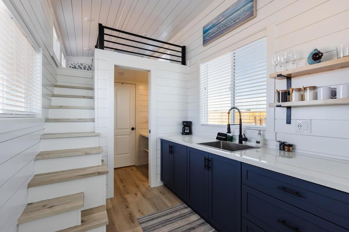 Modern Home With Private Hot Tub Apple Valley Экстерьер фото