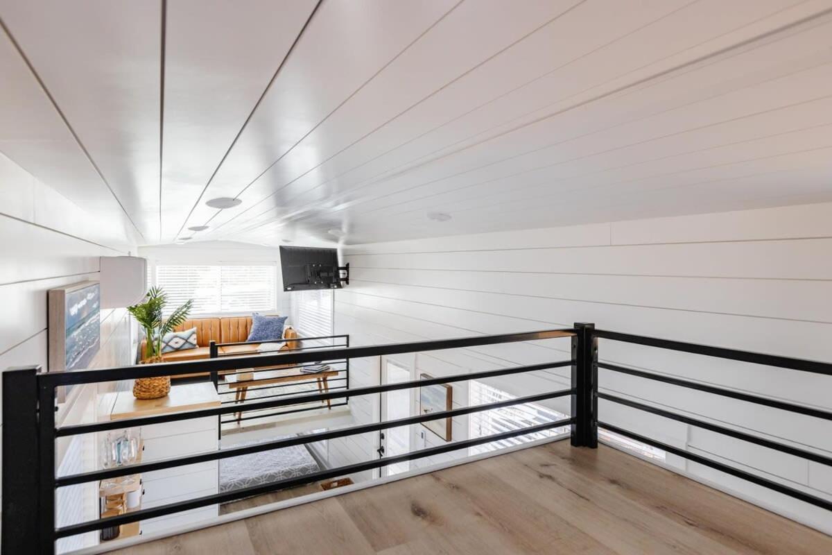 Modern Home With Private Hot Tub Apple Valley Экстерьер фото