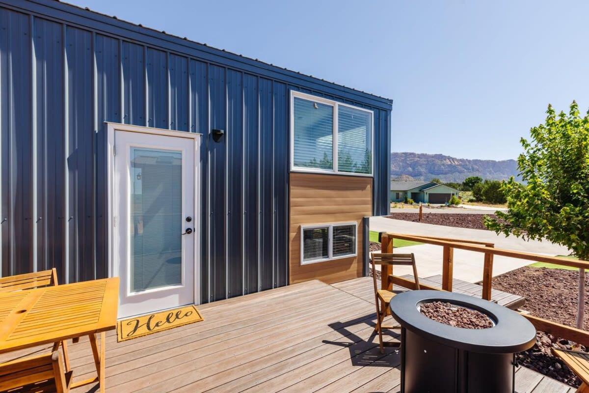 Modern Home With Private Hot Tub Apple Valley Экстерьер фото